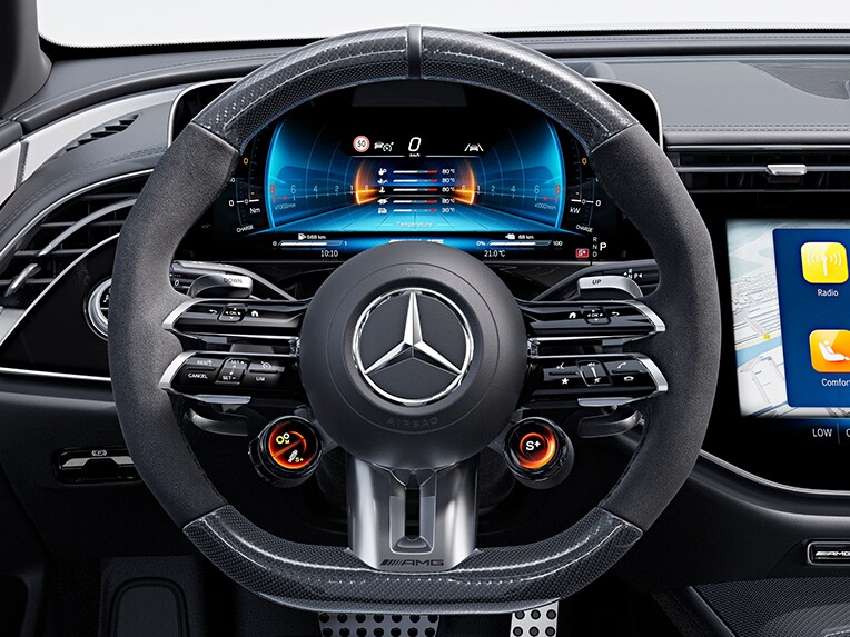 Le volant Performance AMG finition carbone/microfibre MICROCUT de la Mercedes-AMG Classe E Break.
