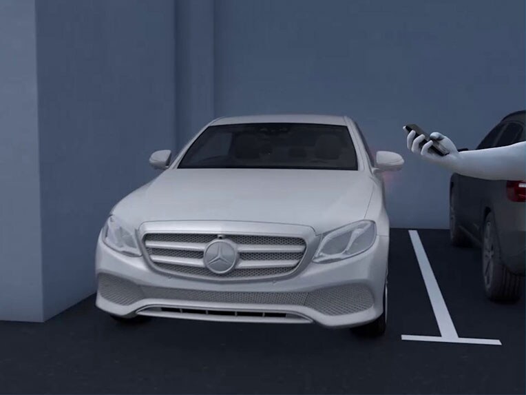 Le Pack Stationnement avec fonctions de stationnement à distance de la nouvelle Classe E de Mercedes-Benz.