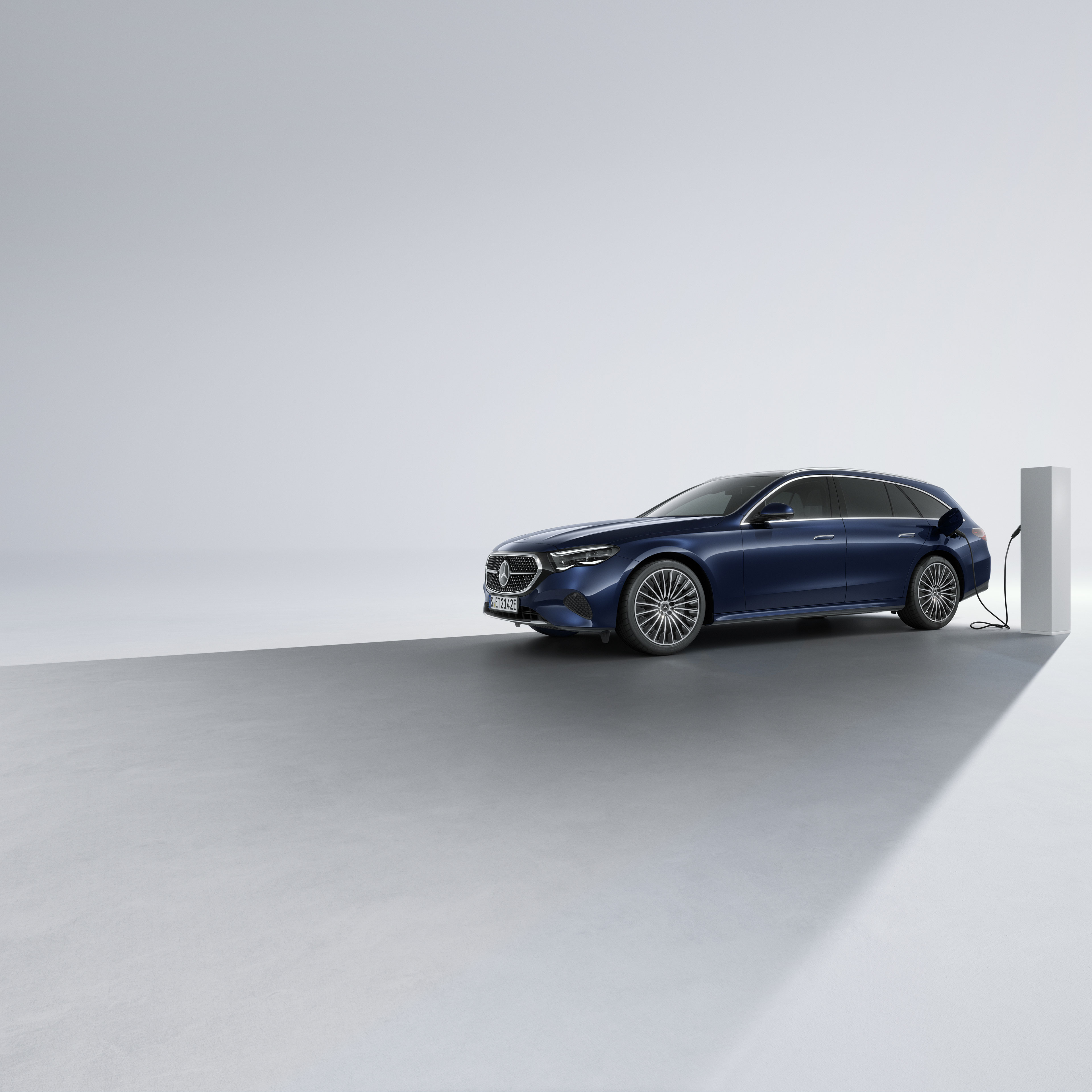 Hybride rechargeable | Classe E Break | Mercedes-Benz La nouvelle Classe E de Mercedes-Benz avec la technologie Plug-in-Hybrid.