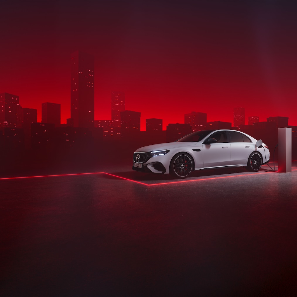 Vue des sièges Performance AMG depuis la porte conducteur ouverte.