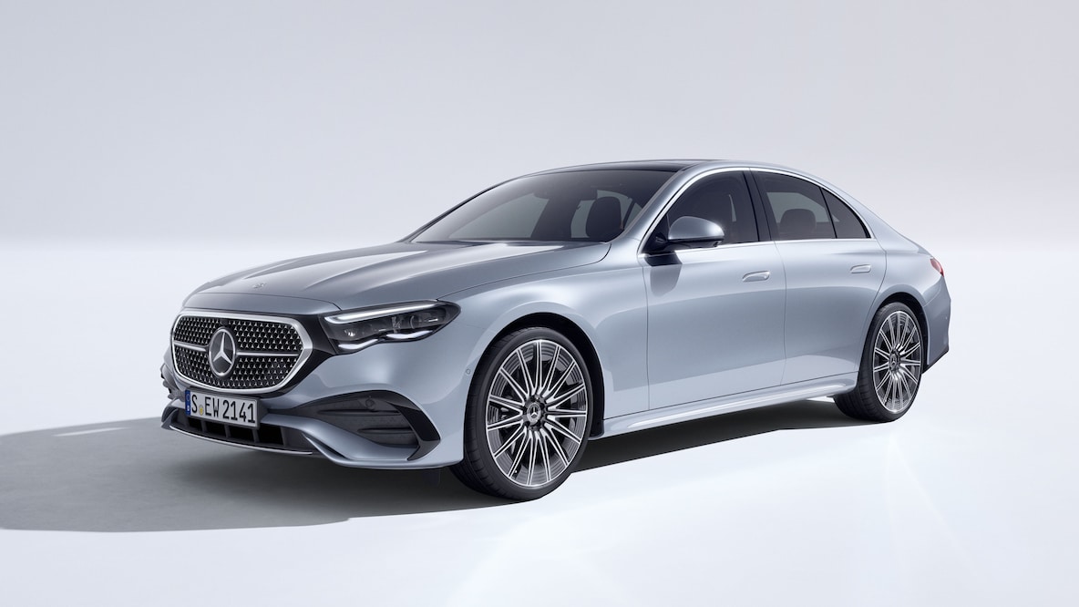 Le super-écran MBUX avec caméra à selfie et caméra vidéo de la Classe E Berline de Mercedes-Benz.