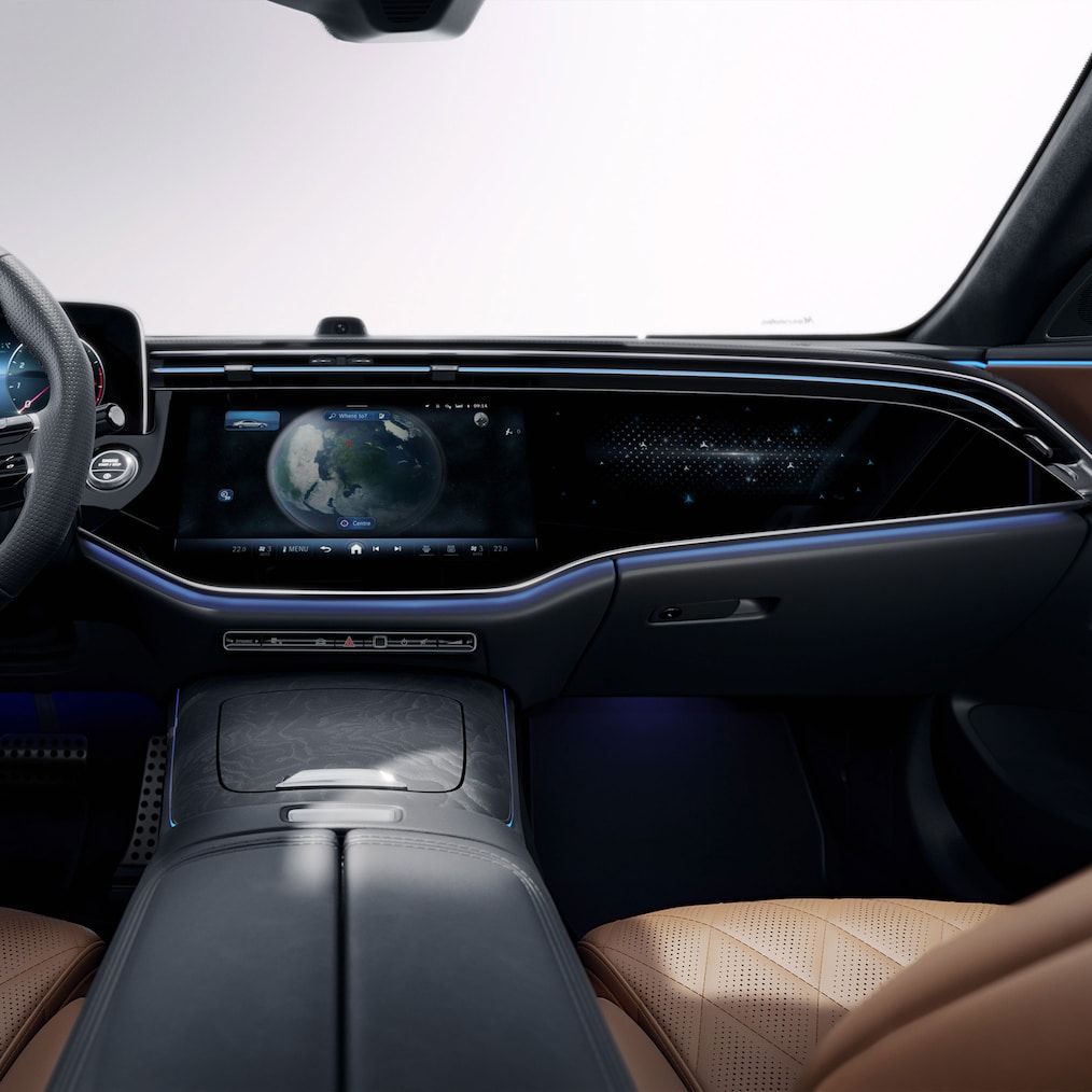 La Classe E Berline de Mercedes-Benz vue de face.