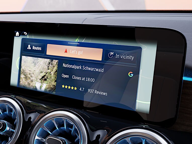 Place details fournis par Google dans l'EQB de Mercedes-Benz.