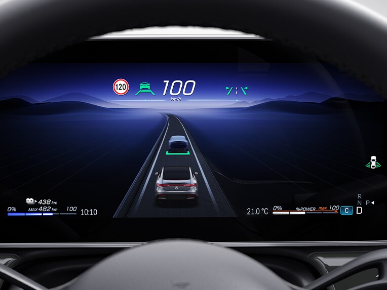 Pilote automatique de régulation de distance actif DISTRONIC | EQE Berline | Mercedes-Benz