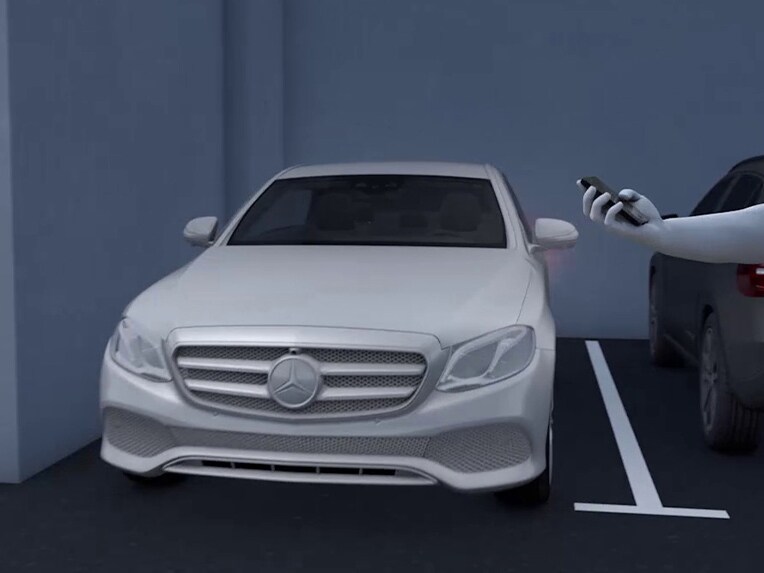 Pack Stationnement avec fonctions de stationnement à distance | EQE Berline | Mercedes-Benz