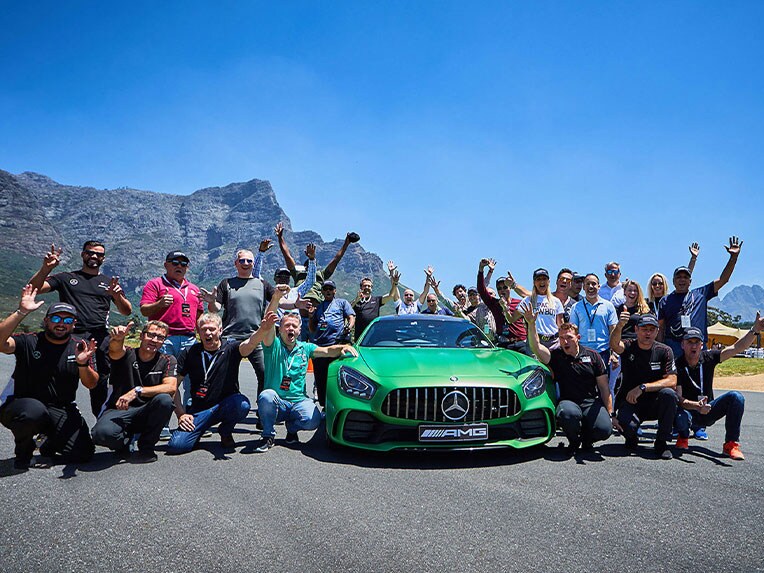 La Mercedes-AMG GT R vue de face.