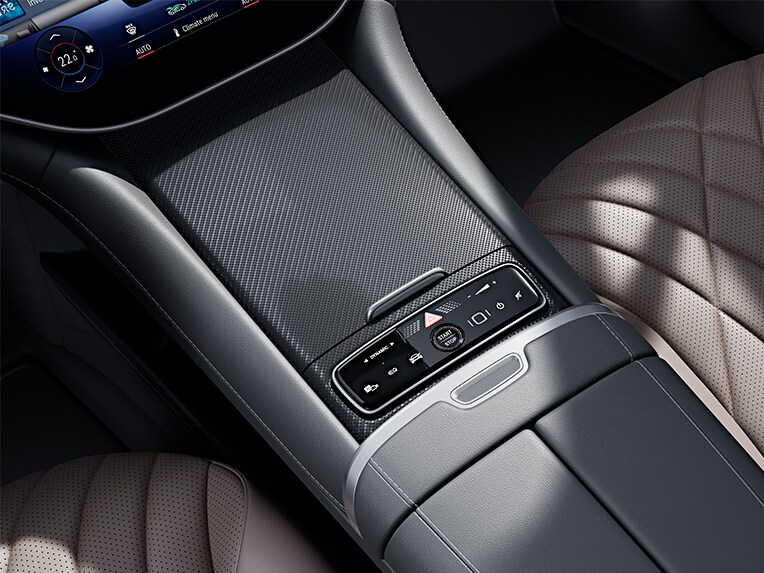Les inserts décoratifs AMG en carbone pour la Mercedes-AMG EQE SUV.