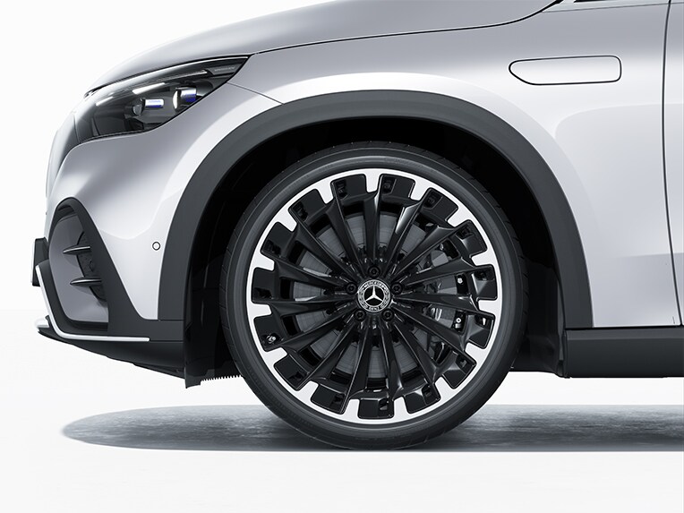 Les jantes alliage AMG multibranches 55,9 cm (22") pour le SUV EQE Mercedes-AMG.
