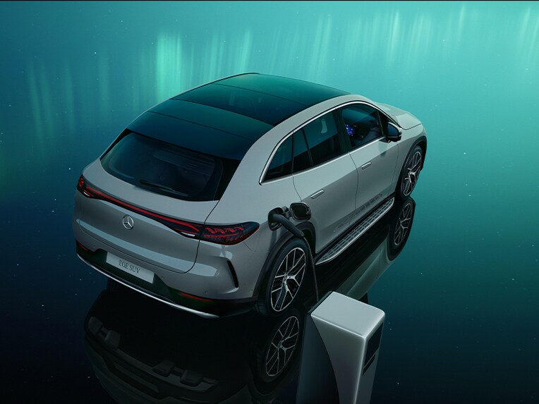 Recharge en hiver avec l’EQE SUV de Mercedes-Benz.