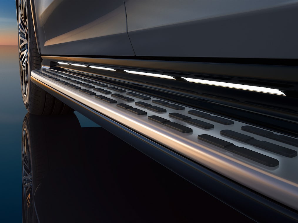 L'hyper-écran MBUX dans le luxueux EQS SUV du point de vue du conducteur.