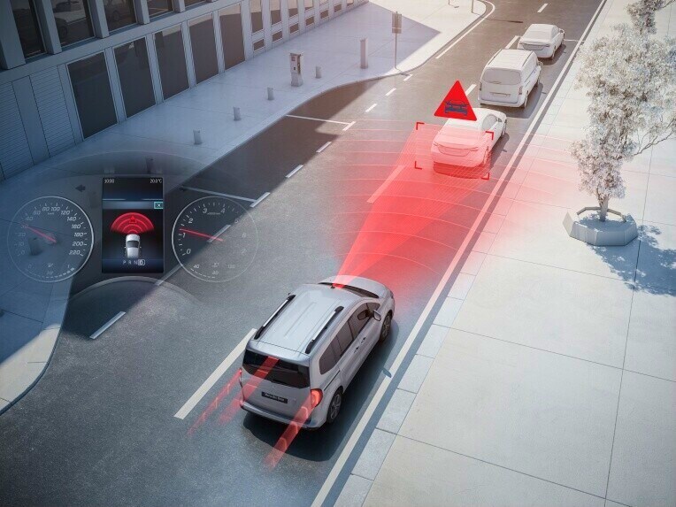 Le freinage d’urgence assisté actif pour la Mercedes-Benz EQT.