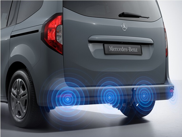 L'aide au stationnement arrière de la Mercedes-Benz EQT.