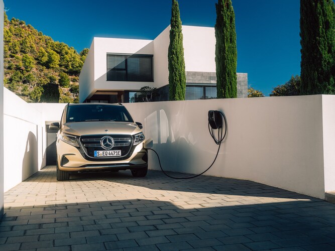 Mercedes me Charge permet également d'accéder aux bornes de recharge rapide du réseau paneuropéen de recharge rapide IONITY.