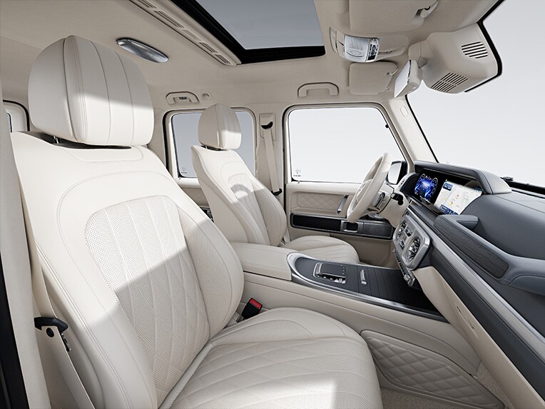 La Mercedes-Benz Classe G entièrement électrique avec l'équipement SUPERIOR Line dans l'habitacle du véhicule.