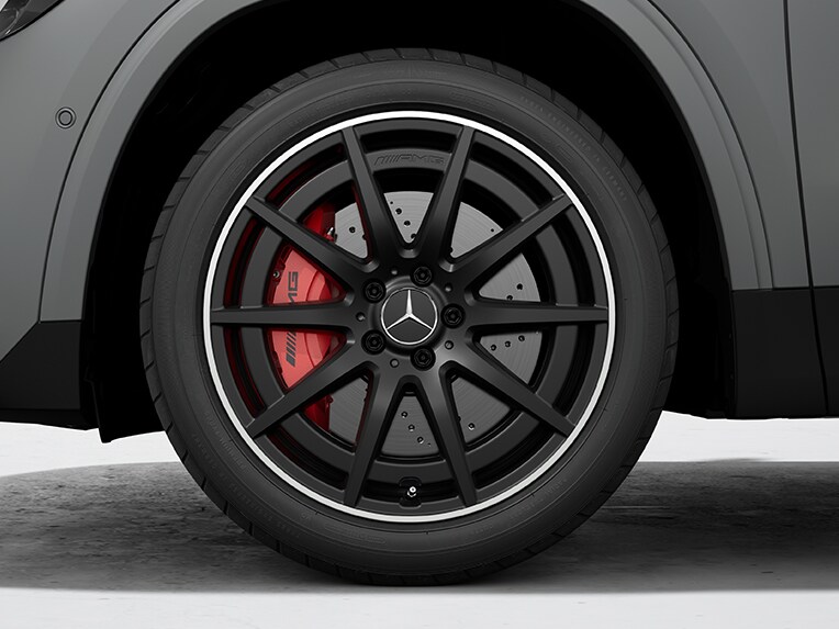 Jantes alliage AMG à 10 branches pour la nouvelle Mercedes-AMG GLA.