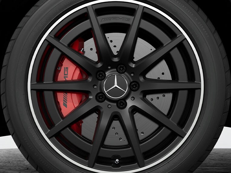 Étriers de frein peints en rouge pour la nouvelle Mercedes-AMG GLB.