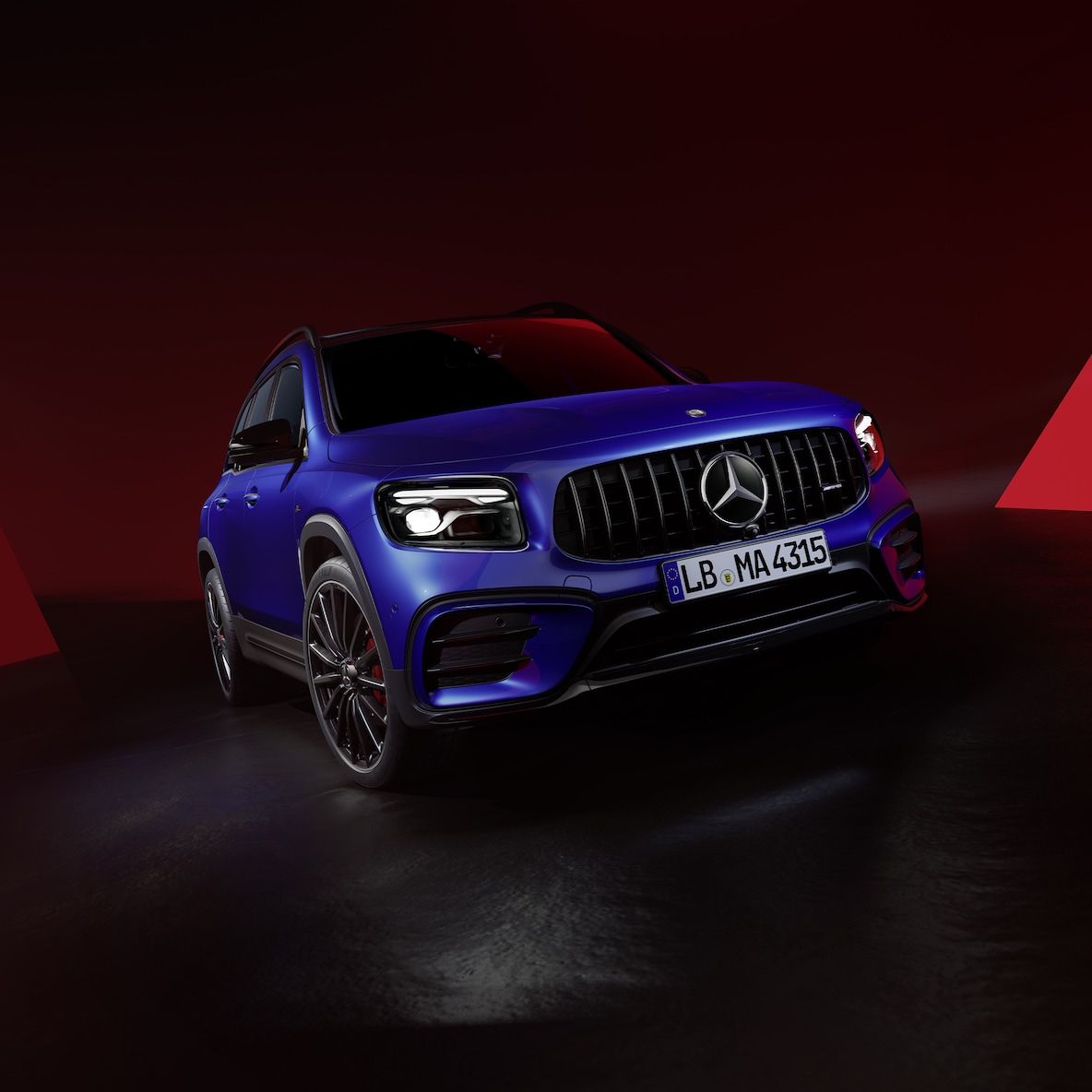 Une Mercedes-AMG GLB 35 4MATIC vue de face.