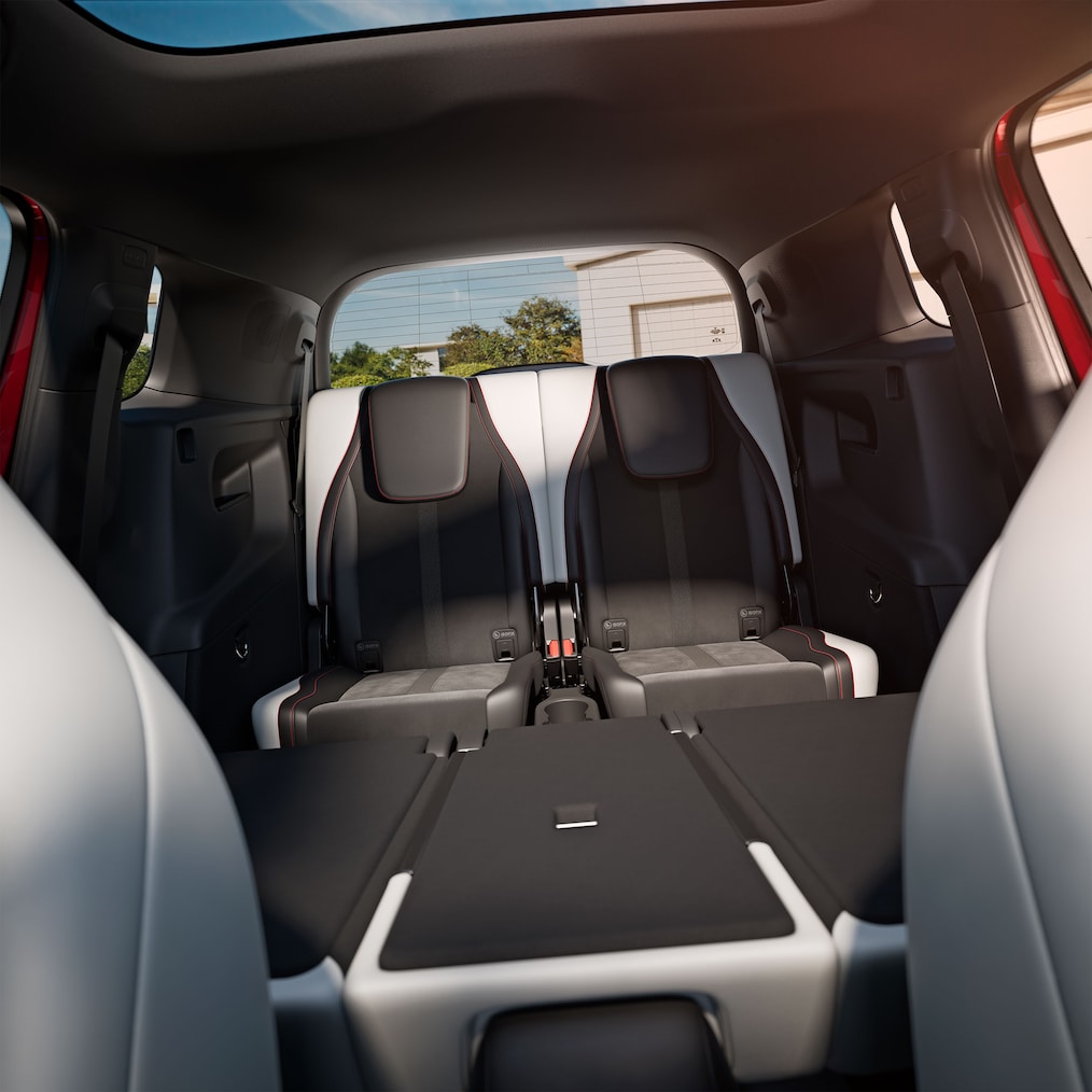 L'intérieur avec la troisième rangée de sièges de la Mercedes-Benz GLB.