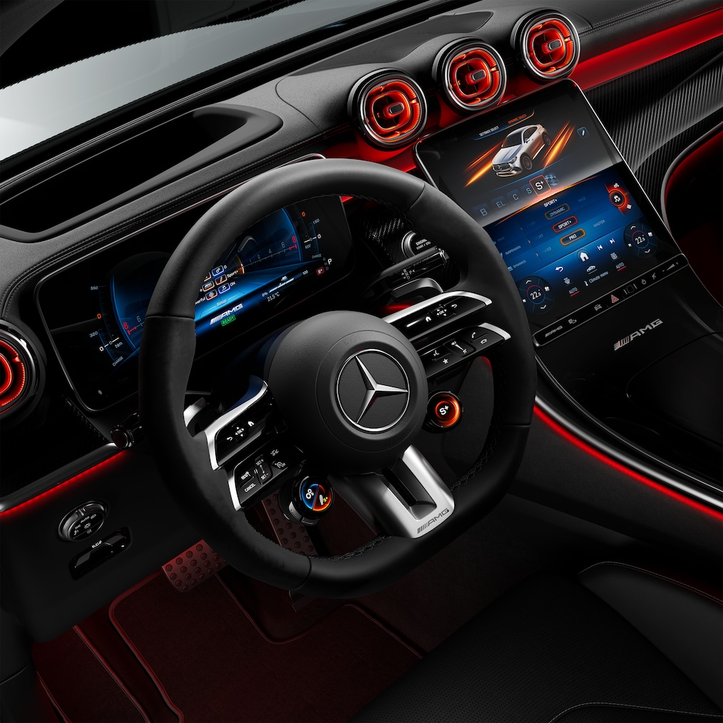 Gros plan sur un volant Performance AMG dans une Mercedes-AMG GLC Coupé.