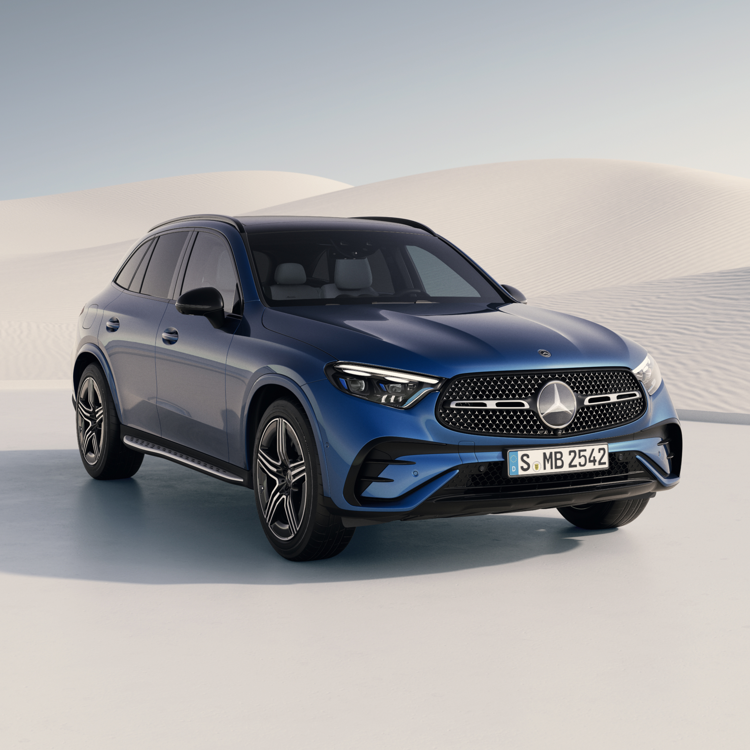 La Mercedes-Benz GLC dans une vue de 3/4 avant.