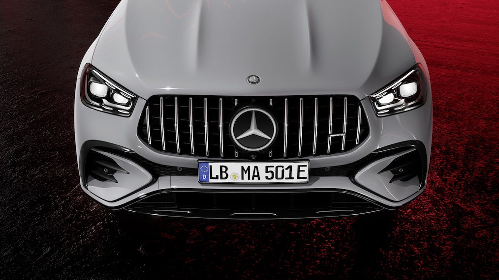 Autre vue dynamique d'une Mercedes-AMG GLE Coupé (photo pendant le conduite).