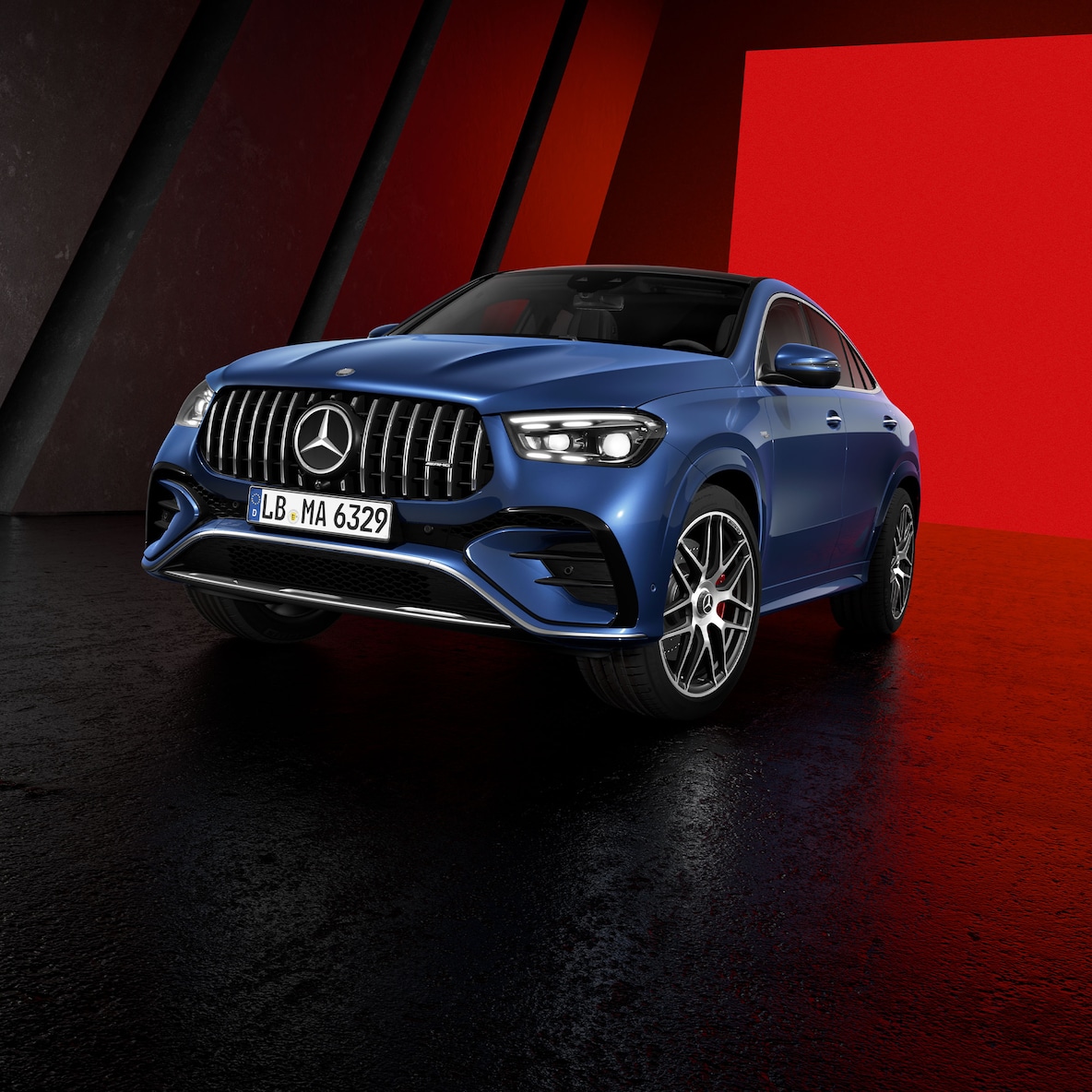 La Mercedes-AMG GLE Coupé dans une vue de 3/4 avant.
