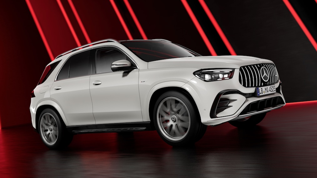 Une autre vue dynamique d'une Mercedes-AMG GLE SUV (en mouvement).
