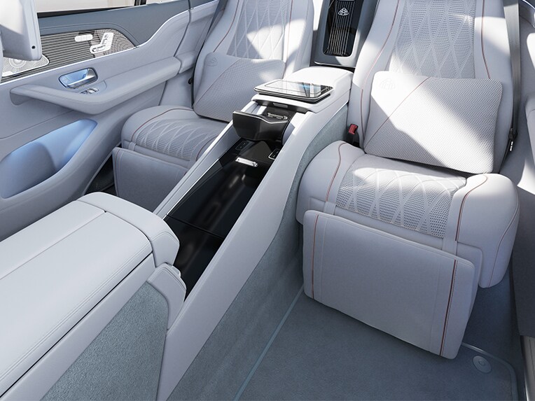 Les sièges arrière First-Class dans la Mercedes-Maybach GLS.