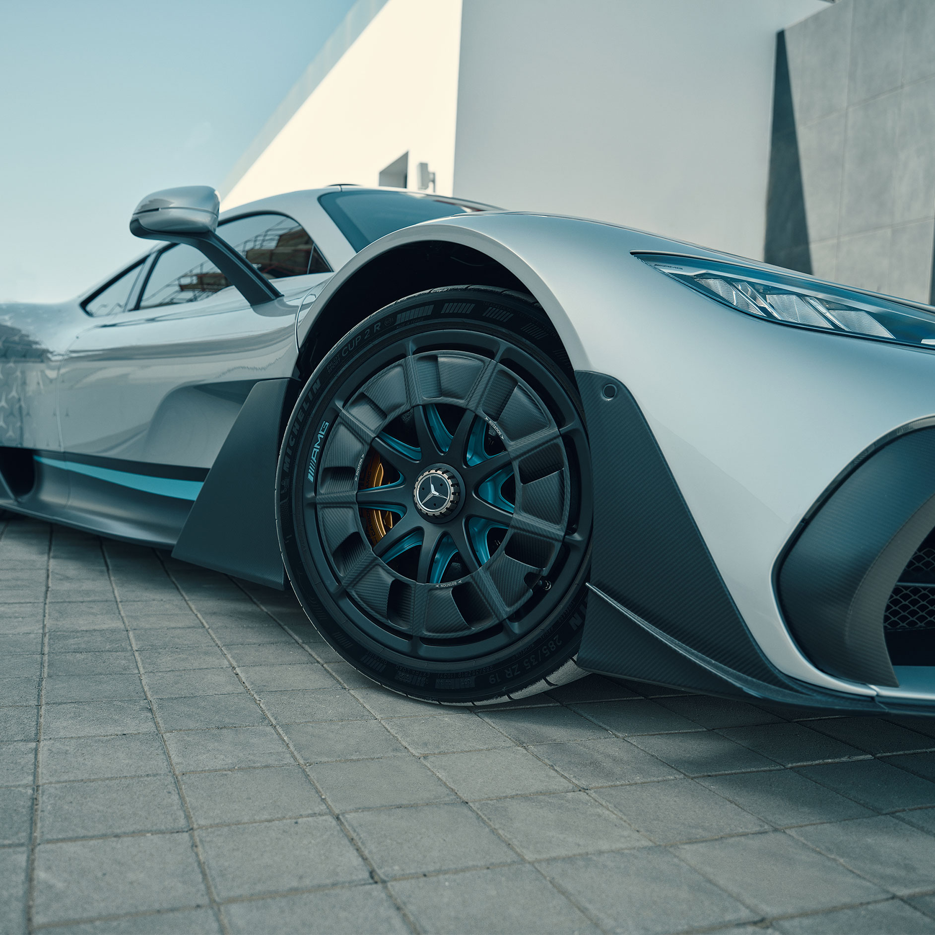 Hyperformance | ONE | Mercedes-AMG Une vue détaillée d'une jante de la Mercedes-AMG ONE.