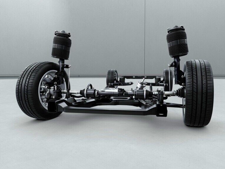 Que ce soit sur autoroute ou sur un chemin de terre en mauvais état : avec la suspension pneumatique AIRMATIC, vous profitez d'un confort de conduite maximal.