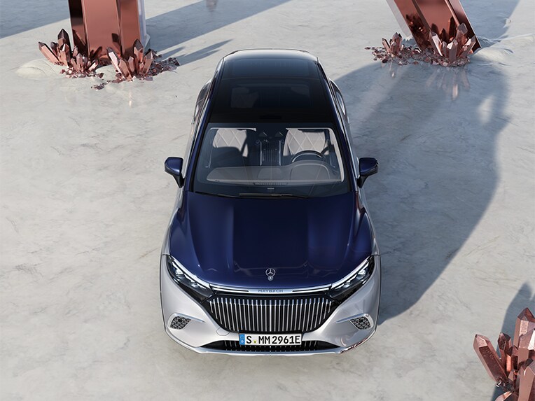 La Mercedes-Maybach EQS SUV vue de face.
