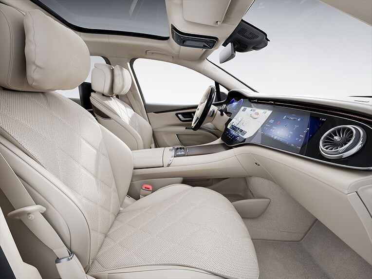 Le pack cuir exclusif MANUFAKTUR dans l'habitacle de la voiture de luxe Mercedes-Maybach EQS SUV.