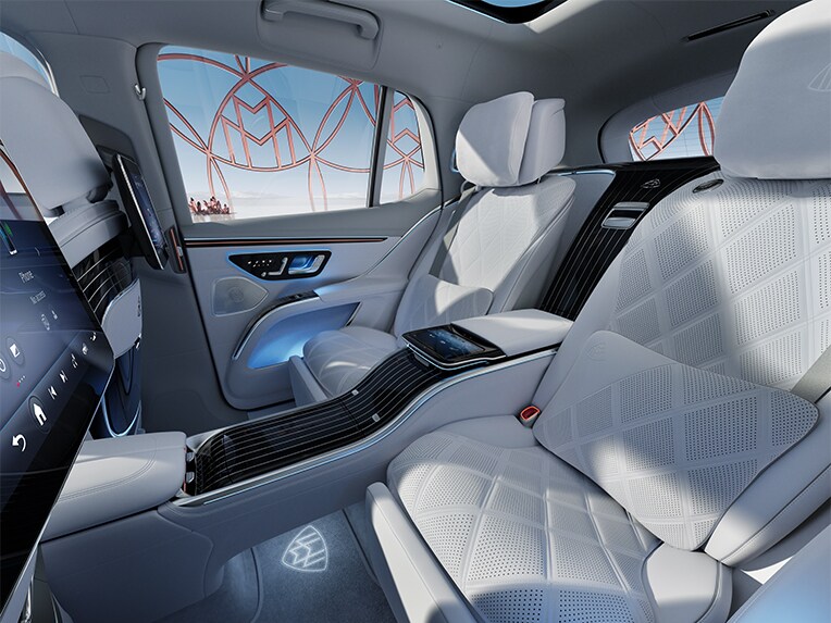 L'habitacle de la voiture de luxe Mercedes-Maybach EQS SUV avec du cuir respectueux de l’environnement.