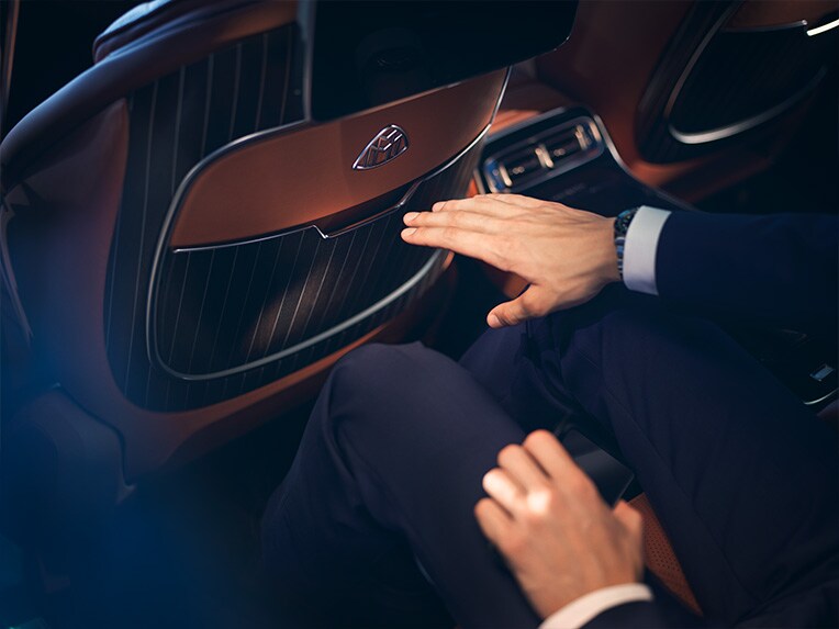 L'intérieur du GLB de Mercedes-Benz vu de côté.
