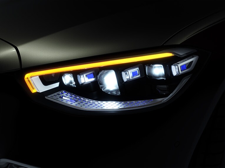 Un projecteur DIGITAL LIGHT de la Mercedes-Maybach Classe S.