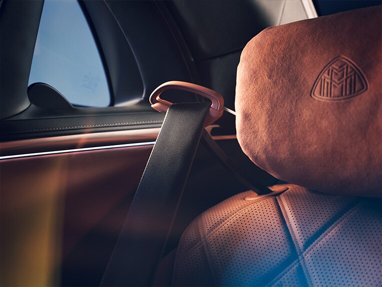 Les approche-ceinture à l’arrière de la Mercedes-Maybach Classe S.
