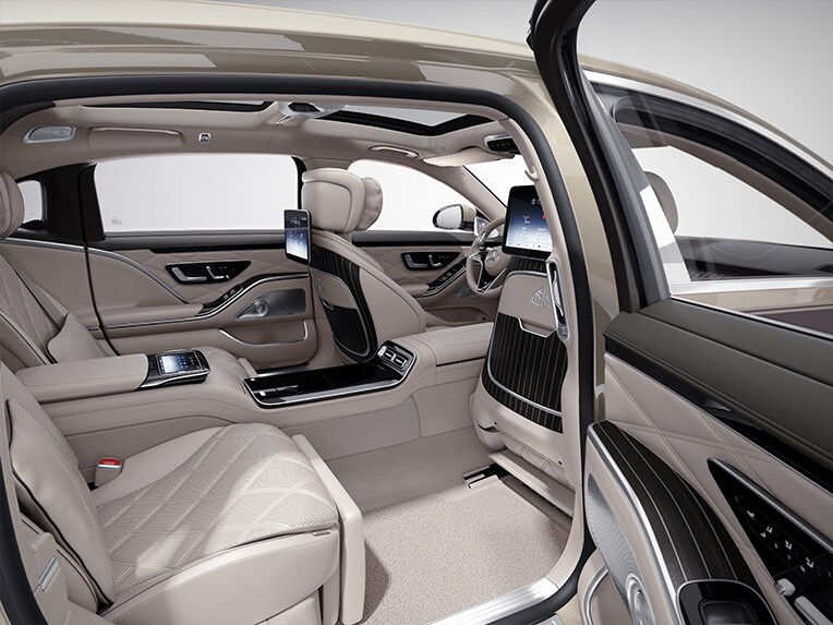 l’arrière de la Mercedes Maybach Classe S.