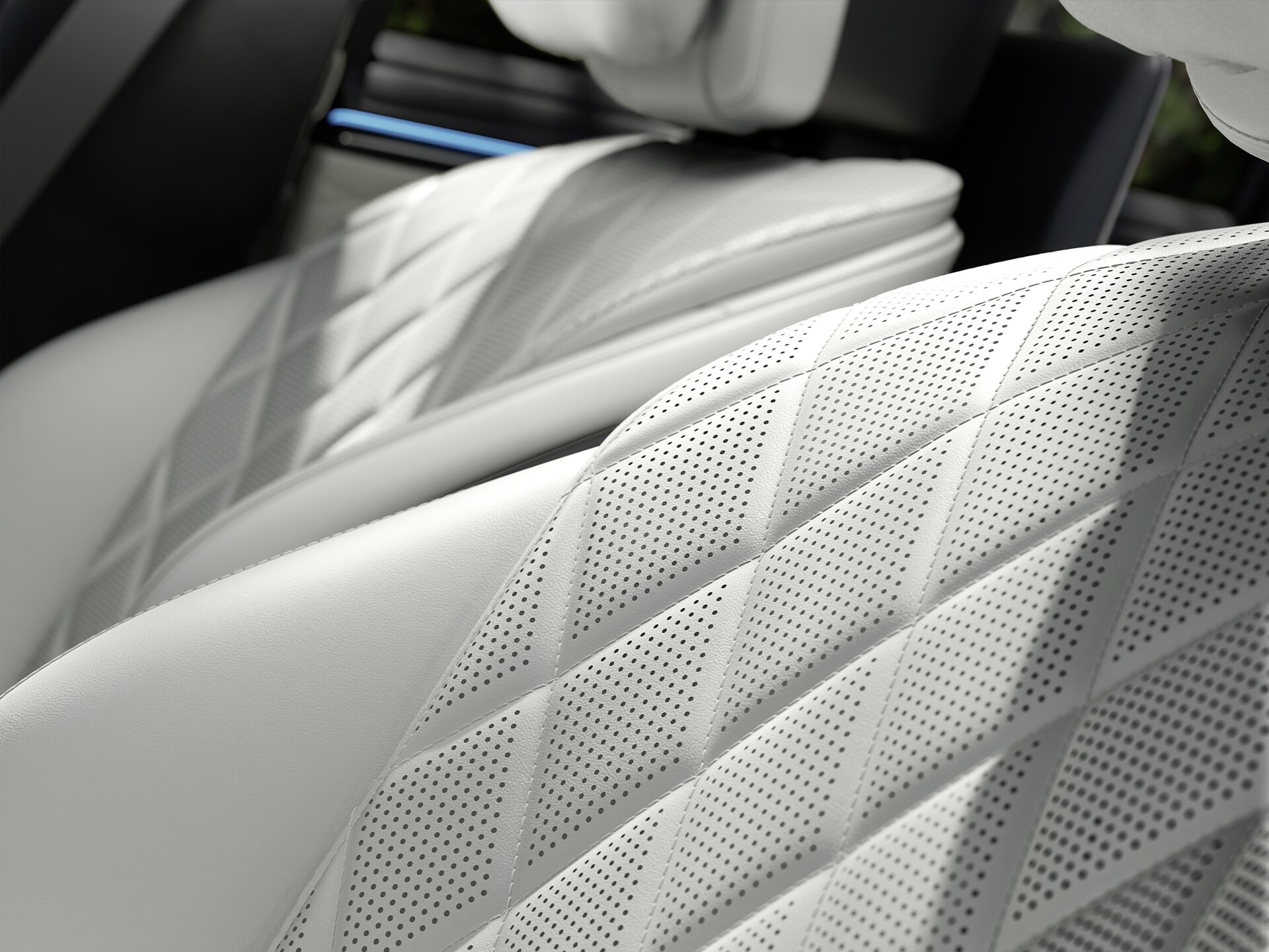 Vue latérale de la nouvelle Mercedes-Benz Classe S Berline avec éléments MANUFAKTUR.