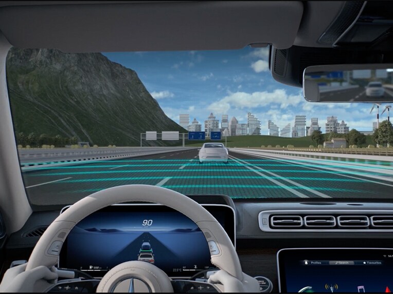 Le fonctionnement de l'assistant de régulation de distance DISTRONIC actif de la Mercedes-Benz Classe S Berline.
