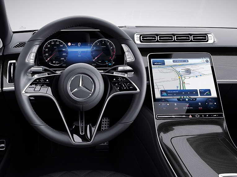 L'écran conducteur de la Mercedes-Benz Classe S Berline.