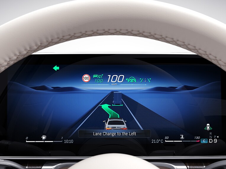 L'écran conducteur de la Mercedes-Benz Classe S Berline.