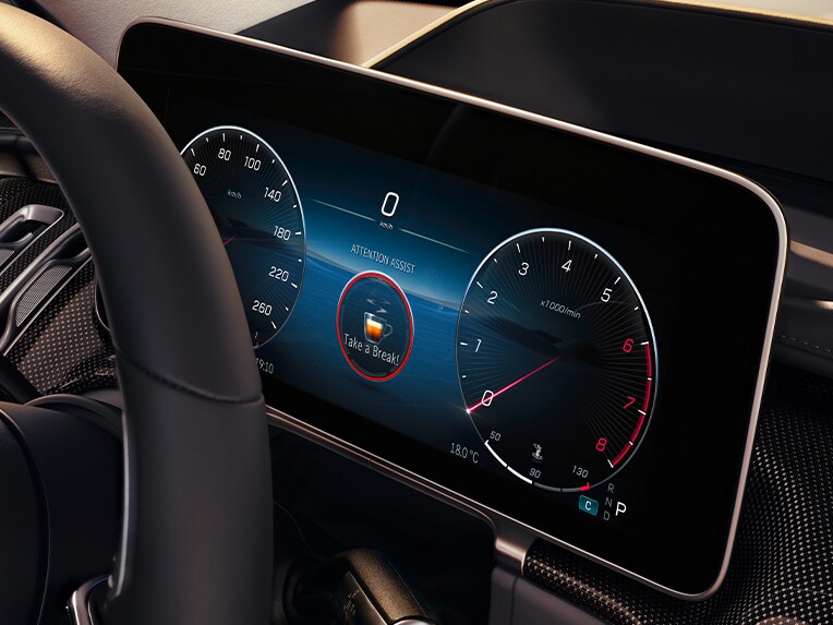 L'écran conducteur 3D avec ATTENTION ASSIST dans la Mercedes-Benz Classe S Berline.