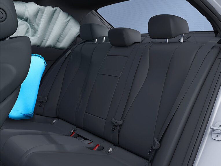 Les airbags latéraux à l'arrière dans la Mercedes-Benz Classe S Berline.