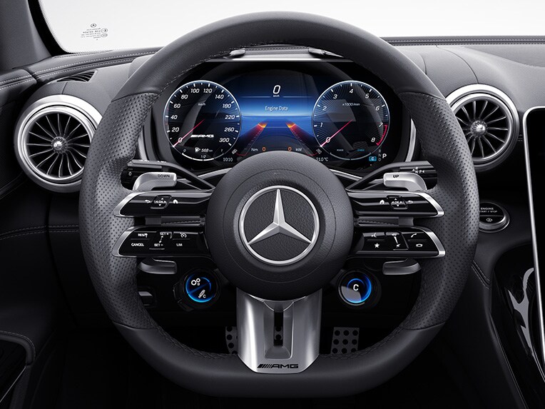 Le volant Performance AMG en cuir Nappa dans la Mercedes-AMG SL Roadster.