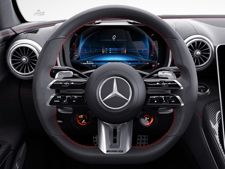 Le volant Performance AMG en cuir Nappa/microfibre DINAMICA dans la Mercedes-AMG SL Roadster.