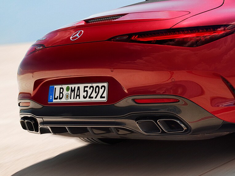 La Mercedes-AMG SL Roadster dans une vue arrière.