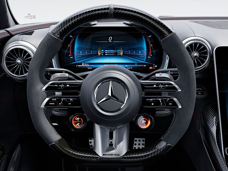 Le volant Performance AMG en design carbone / microfibre MICROCUT de la nouvelle Mercedes-AMG SL 63 S E PERFORMANCE.