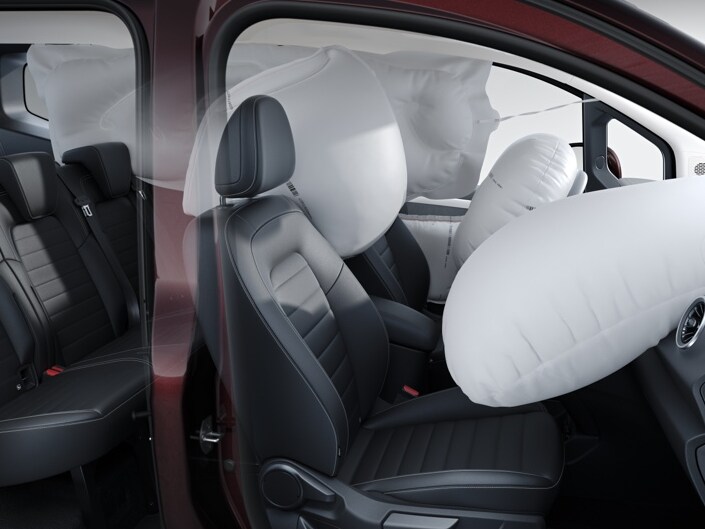 Les airbags dans le compartiment conducteur et à l’arrière de la Mercedes-Benz Classe T.