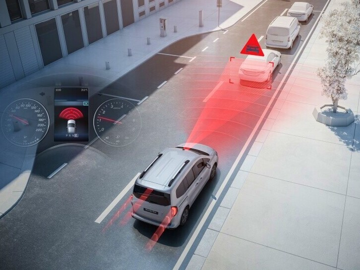 Freinage d’urgence assisté actif dans la Classe T de Mercedes-Benz.