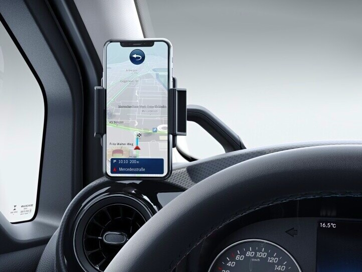 Le support pour smartphone dans le cockpit de la Classe T.